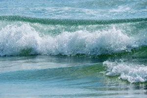 Crashing wave