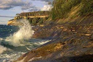 Images Dated 10th August 2004: Crashing Wave at Gerlachs Point; Pictured Rocks National Lakeshore; Munising
