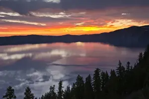 Images Dated 11th July 2014: Crater Lake at Sunrise; Crater Lake National Park; Oregon; USA
