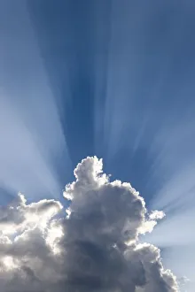 Images Dated 3rd August 2007: Crepuscular or Gods rays streak past cloud