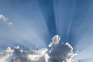 Images Dated 3rd August 2007: Crepuscular or Gods rays streak past cloud