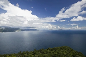 Images Dated 29th May 2007: Croatia, Istria, BRESTOVA. View towards CRES ISLAND