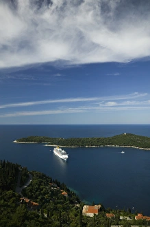 Images Dated 20th May 2007: CROATIA, Southern Dalmatia, DUBROVNIK. Cruise Ship outside of DUBROVNIK