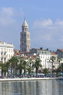 Images Dated 2nd October 2004: Croatia, Split, coastal view of popular embankment