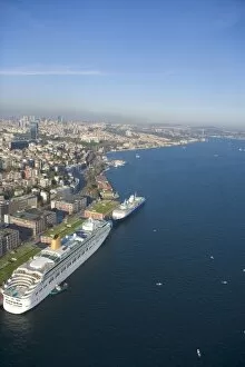 Images Dated 8th November 2006: Cruise ship moored at the Thracian side of the Bosphorus, aerial, Istanbul - 2010