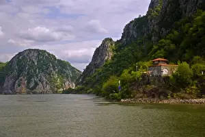 Images Dated 16th April 2007: Cruising down the Danube River, throught the Kazan gorge of the Iron Gate throught