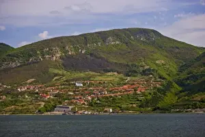 Images Dated 16th April 2007: Cruising down the Danube River, throught the Kazan gorge of the Iron Gate throught