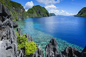 Images Dated 27th April 2011: Crystal clear water in the Bacuit archipelago, Palawan, Philippines