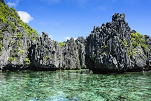 Images Dated 26th April 2011: Crystal clear water in the Bacuit archipelago, Palawan, Philippines