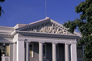 Images Dated 5th October 2004: Cuba, Cien Fuergos, Downtown Square, College of San Lorenzo