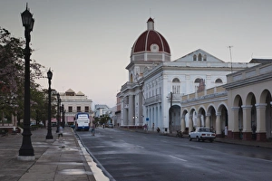 Images Dated 8th March 2012: Cuba, Cienfuegos Province, Cienfuegos, Palacio de Gobierno, government house, dusk