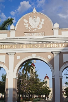 Images Dated 10th March 2012: Cuba, Cienfuegos Province, Cienfuegos, Parque Jose Marti, Arco de Triunfo arch, late