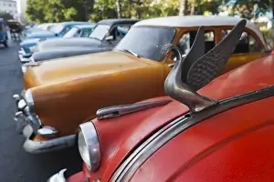 Images Dated 3rd March 2012: Cuba, Havana, Central Havana, Parque de la Fraternidad, old 1950s-era US cars
