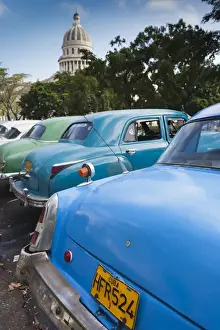 Images Dated 3rd March 2012: Cuba, Havana, Central Havana, Parque de la Fraternidad, old 1950s-era US cars