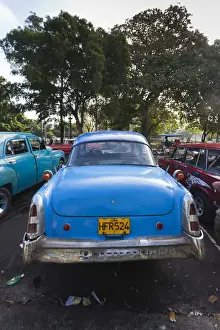 Images Dated 3rd March 2012: Cuba, Havana, Central Havana, Parque de la Fraternidad, old 1950s-era US cars