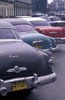 Images Dated 5th October 2004: Cuba, Havana. Classic 1950s autos
