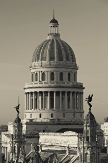 Images Dated 18th March 2012: Cuba, Havana, Havana Vieja, the Capitolio Nacional, dawn