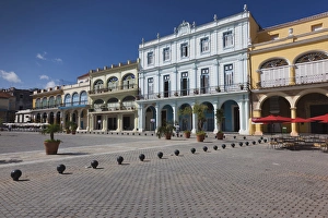 Images Dated 4th March 2012: Cuba, Havana, Havana Vieja, Plaza Vieja, renovated buildings