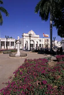 Images Dated 5th October 2004: Cuba, Jose Marti Square, Ferrer Palace, Cien Fuergos