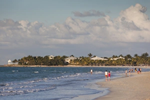 Images Dated 14th March 2012: Cuba, Matanzas Province, Varadero, Varadero Beach, sunset