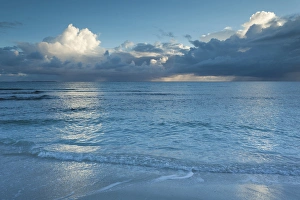 Images Dated 15th March 2012: Cuba, Matanzas Province, Varadero, Varadero Beach, dawn