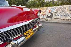 Images Dated 15th March 2012: Cuba, Matanzas Province, Varadero, 1950s-era US-made Chevrolet cars