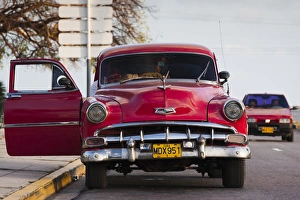 Images Dated 16th March 2012: Cuba, Matanzas Province, Varadero, 1950s-era US-made Chevrolet car