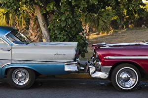 Images Dated 16th March 2012: Cuba, Matanzas Province, Varadero, 1950s-era US-made cars