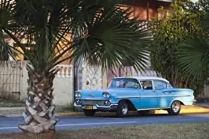 Images Dated 16th March 2012: Cuba, Matanzas Province, Varadero, 1950s-era US-made Chevrolet car