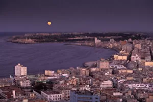 Images Dated 22nd March 2005: Cuba, Moon over Old Havana
