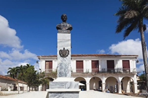 Images Dated 7th March 2012: Cuba, Pinar del Rio Province, Vinales, Vinales Valley, town square