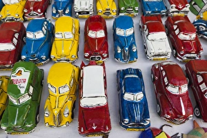 Images Dated 11th March 2012: Cuba, Sancti Spiritus Province, Trinidad, Cuban Souvenirs, paper-mache cars