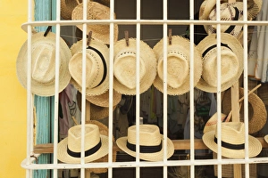 Images Dated 11th March 2012: Cuba, Sancti Spiritus Province, Trinidad, Cuban Souvenirs, straw hats