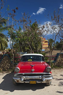 Images Dated 12th March 2012: Cuba, Sancti Spiritus Province, Trinidad, Playa Ancon beach, 1950s-era US-made Pontiac