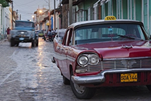 Images Dated 12th March 2012: Cuba, Sancti Spiritus Province, Trinidad, 1950s-era US-made Plymouth taxi
