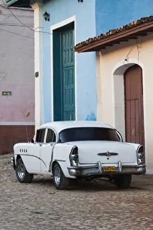 Images Dated 13th March 2012: Cuba, Sancti Spiritus Province, Trinidad, 1950s-era US-made Buick car