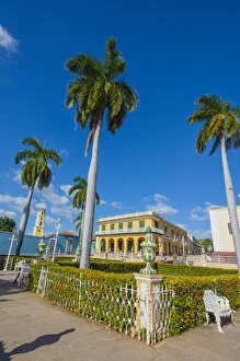 Cuba Gallery: Cuba, Sancti Spiritus Province, Trinidad. Plaza filled with palm trees