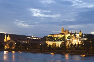 Images Dated 15th September 2005: CZECH REPUBLIC, Prague. Prague Castle at Dusk