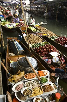 Images Dated 1st February 2007: Damnoen Saduak Floating Market, 2 hours Southeast of Bangkok, Ratchaburi province