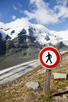 Images Dated 2nd October 2009: Danger Zone Alps and Mountains. Mount Grossglockner (3798m) with glacier Pasterze