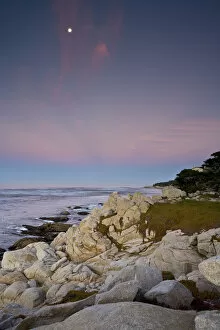 Images Dated 18th November 2005: Dawn light at Six-mile Drive in Carmel, California
