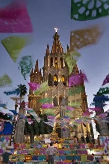 Images Dated 1st November 2007: Day of the Dead decorations around the central church, San Miguel de Allende, Mexico