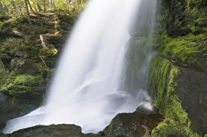 Images Dated 8th April 2007: Deleware Water Gap National Recreation Area. Waterfall at Childs Park recreation