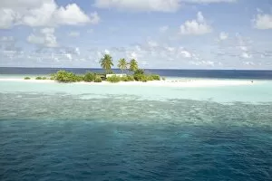 Images Dated 17th October 2006: Dhiggiri Island, South Ari Atoll, The Maldives, Indian Ocean