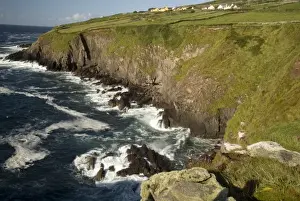 Images Dated 14th September 2006: Dingle Peninsula Coastline, Ireland, Cliffs, Waves