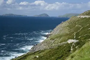 Images Dated 14th September 2006: Dingle Peninsula Coastline, Ireland, Waves, Cliffs