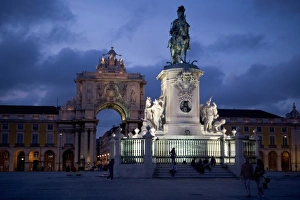 Images Dated 1st May 2005: Dom Jose I king at time of earthquake of 1755, Praca do Comercio, Lisbon, Portugal