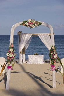 Images Dated 13th November 2009: Dominican Republic, Caribbean, Punta Cana, Bavaro, Bavaro Beach, beach wedding altar