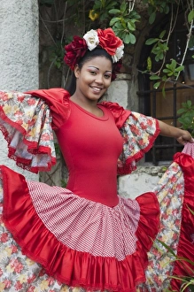 Images Dated 23rd December 2009: Dominican Republic, La Romana, Altos de Chavon, Dominican female dancer in costume (MR)