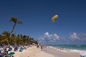 Images Dated 6th March 2011: Dominican Republic, Punta Cana, Higuey, Bavaro, Bavaro Beach, parasailing